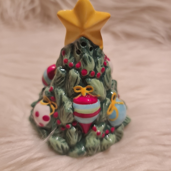 Vintage Design Christmas Tree Salt & Pepper Shaker Stack - Picture 5 of 7